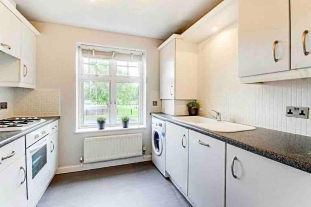 The Wickets - 2 Bedroom Apartment Overlooking Cricket Club Marton-in-Cleveland エクステリア 写真