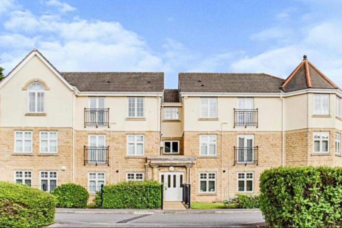 The Wickets - 2 Bedroom Apartment Overlooking Cricket Club Marton-in-Cleveland エクステリア 写真